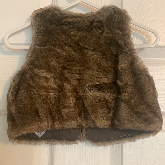BABY GAP Faux Fur Vest size 12-18 months shades of brown soft adorable fashion - Picture 5 of 7